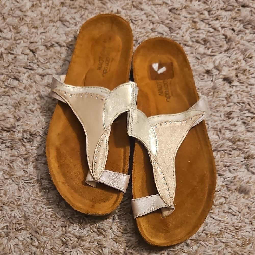 Naot Metallic Leather Sandals Size 41 | Rhinestone Detail | Comfort Footbed